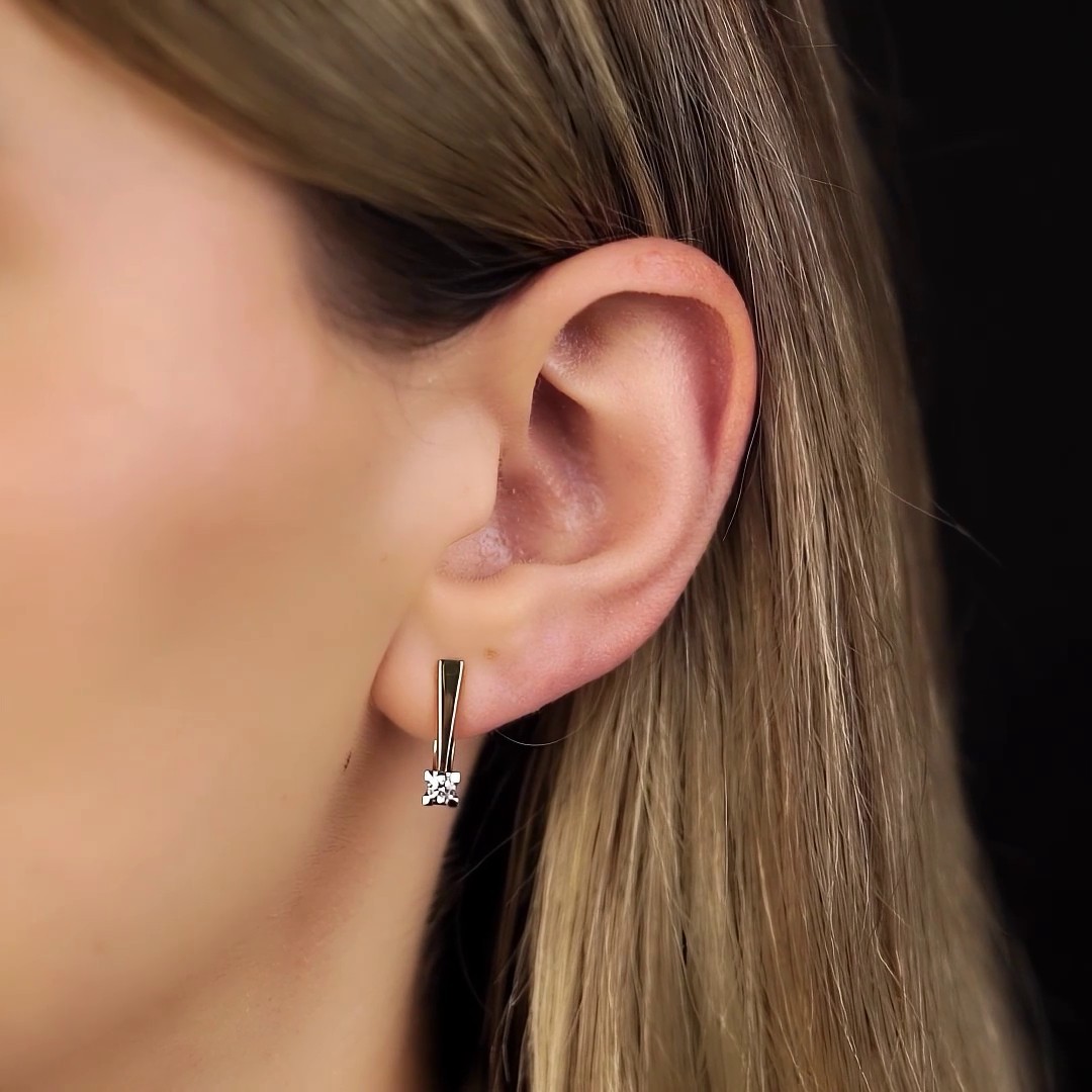 Серьги с бриллиантом