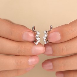 Серьги с бриллиантом