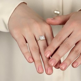 Кольцо с бриллиантом(и)