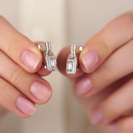 Серьги с бриллиантом