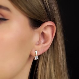 Серьги с бриллиантом